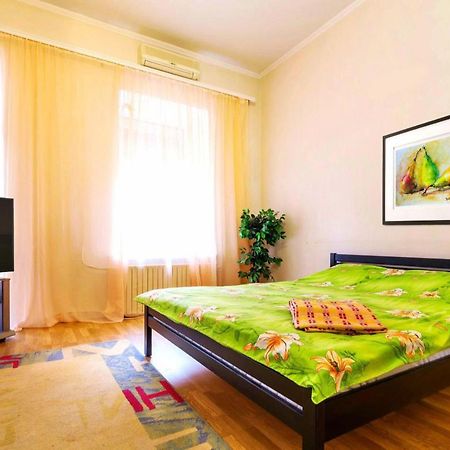 Large Apartment In The Center Dnipro Luaran gambar