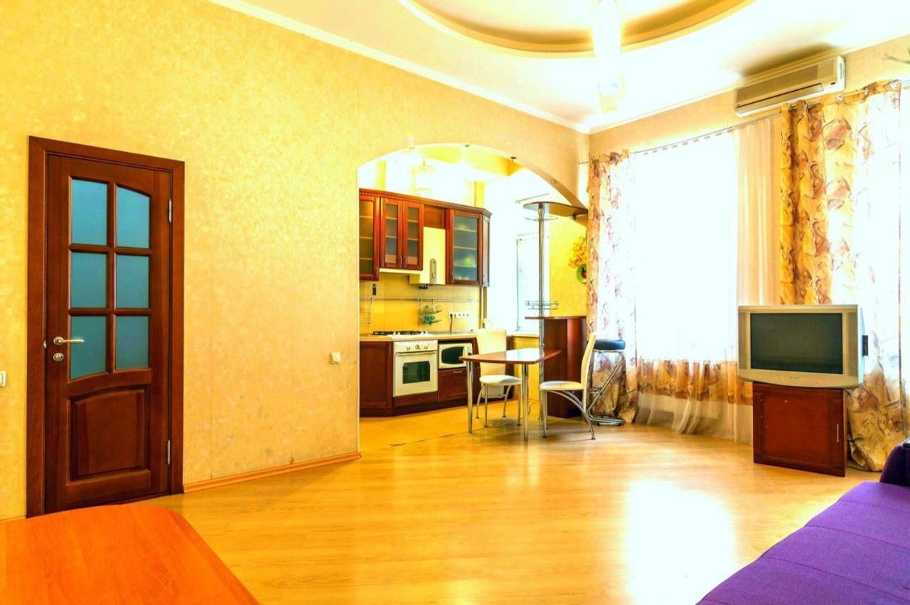 Large Apartment In The Center Dnipro Luaran gambar