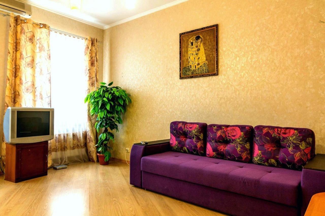 Large Apartment In The Center Dnipro Luaran gambar