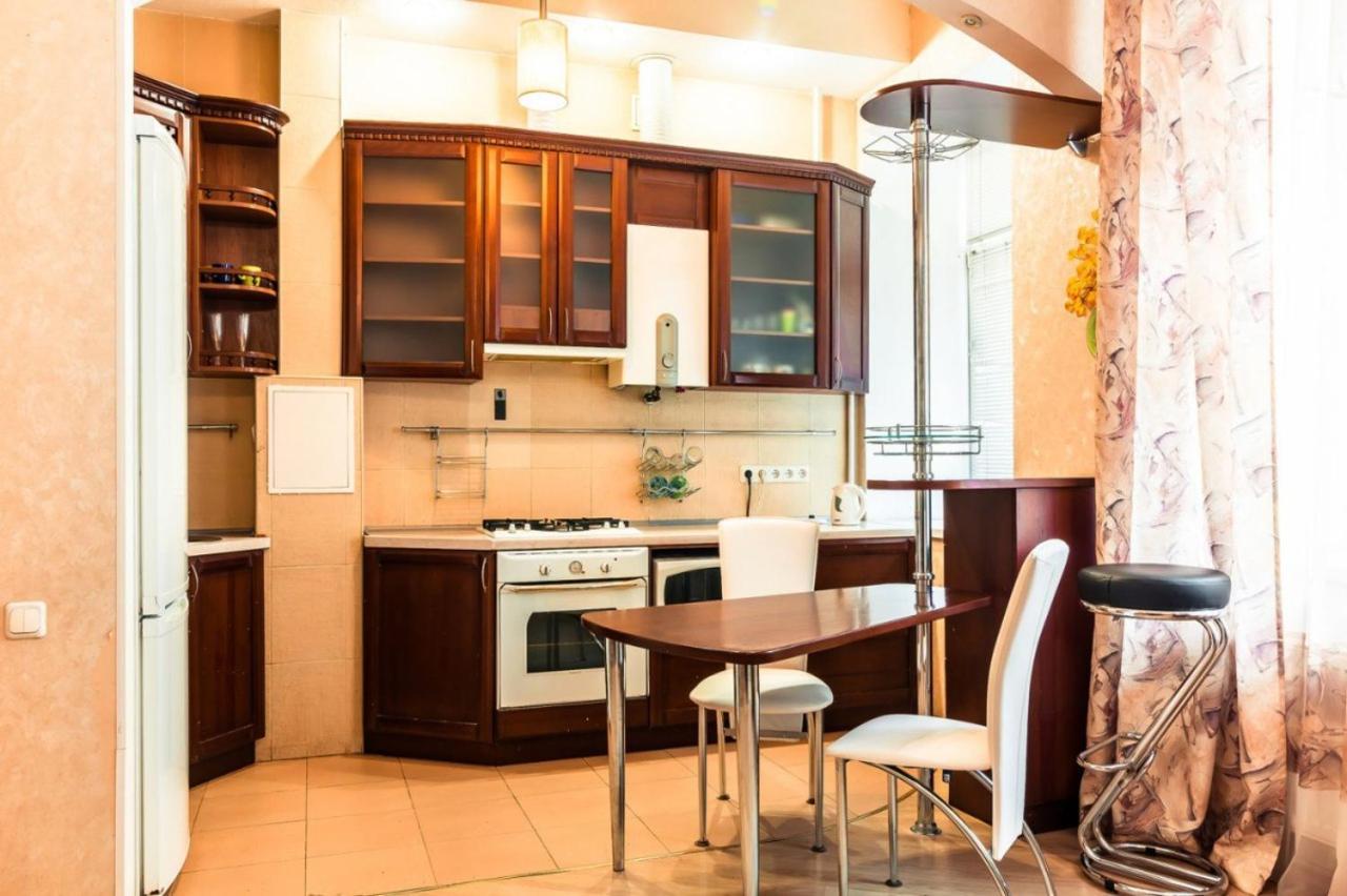 Large Apartment In The Center Dnipro Luaran gambar