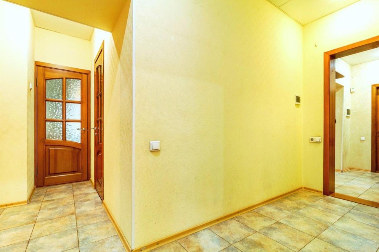 Large Apartment In The Center Dnipro Luaran gambar